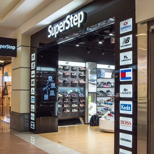 Шаг за шагом: новый обувной магазин SuperStep в Атриуме