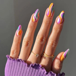 Денежный маникюр на март 2025: 7 дизайнов, которые притянут богатство в вашу жизнь