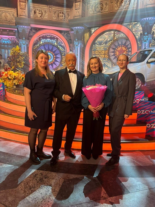 Удалось даже сфотографироваться с Леонидом Якубовичем | Источник: Гузель Бикташева / Vk.com