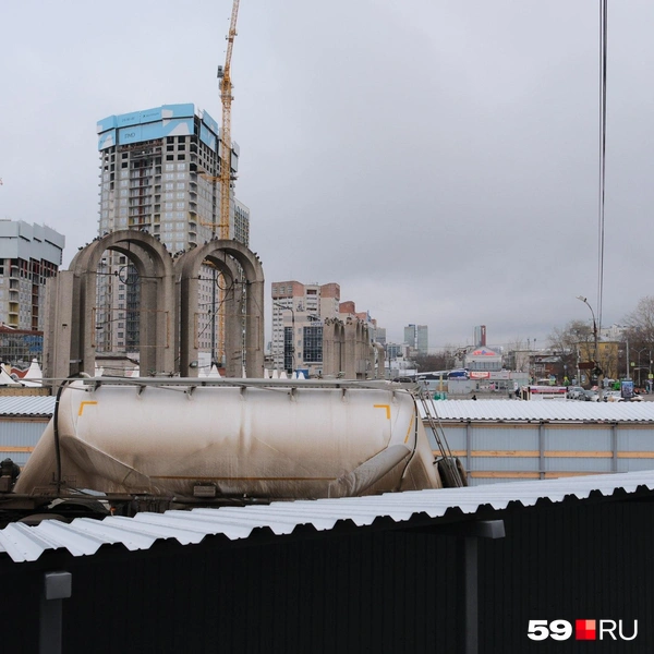 На фоне — Центральный рынок | Источник: Тимофей Калмаков / 59.RU