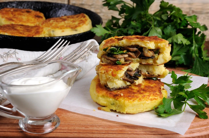 Картофельные зразы с грибами и морковью: постный и сытный рецепт | Источник: Shutterstock/Fotodom.ru