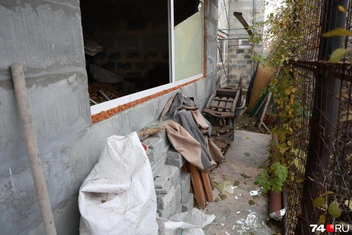 Стекло разлетелось на осколки | Источник: Наталья Лапцевич / 74.RU