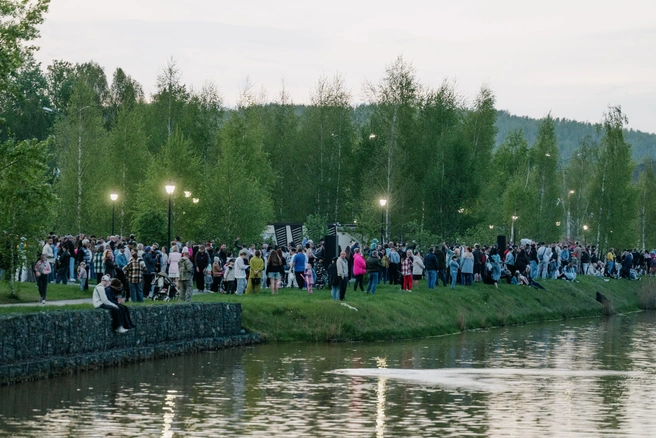 В день запуска фонтанов в Карабаш приехали гости из Екатеринбурга, Челябинска, Миасса, Кыштыма, Озерска, Троицка и других городов | Источник: Егор Ивлев