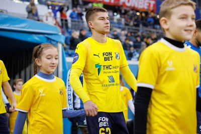 Травма защитника и шансы вратаря: Ростов проиграл Ахмату