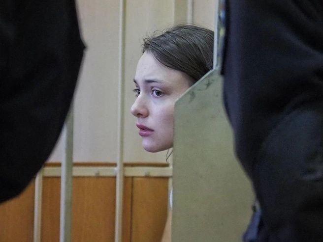 Актриса Дроздова предстанет перед судом за удар ножом Деля | Источник: Михаил Огнев / «Фонтанка.ру»