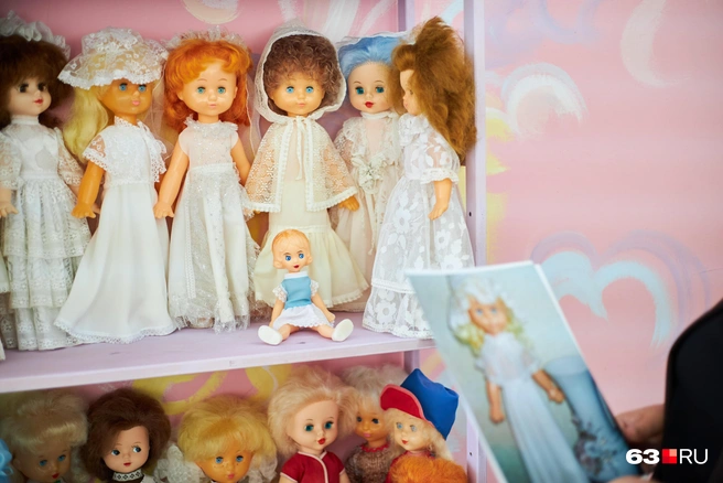 — Люблю все, что связано со свадьбами. Я 14 лет делала аксессуары для женихов и невест: фужеры, приглашения, сундучки для денег… | Источник: Роман Данилкин / 63.RU