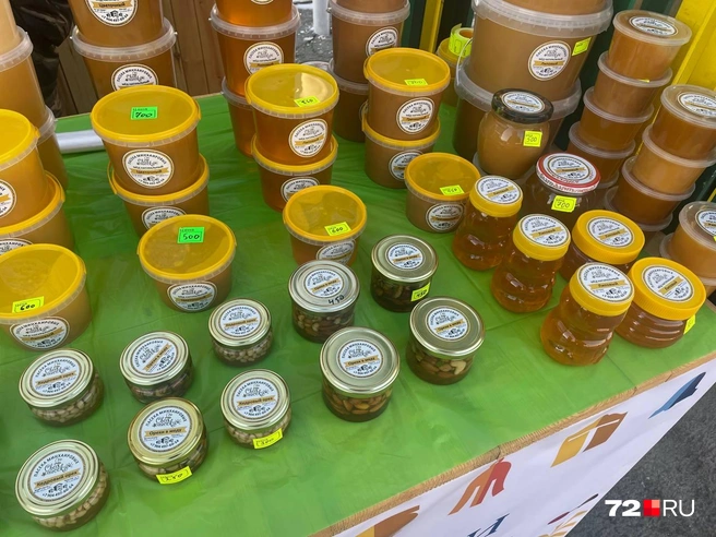 Мед и кедровые орехи | Источник: Радик Енчу / 72.RU