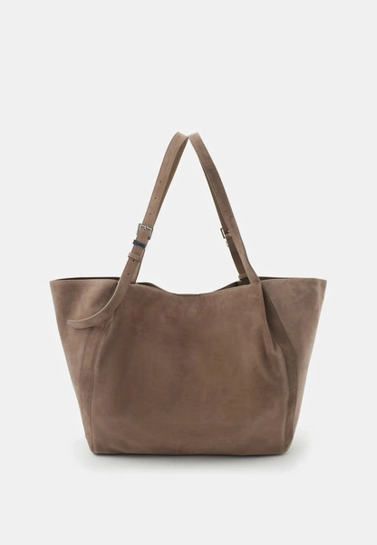 Минимализм, в который влюблены все: как Дженнифер Лоуренс стала новой королевой стритстайла Минимализм, в который влюблены все: как Дженнифер Лоуренс стала новой королевой стритстайла