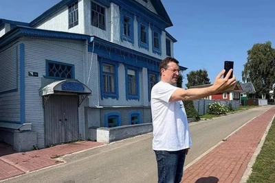 «Выпили чаю с зефиром»: Никитин проинспектировал два города