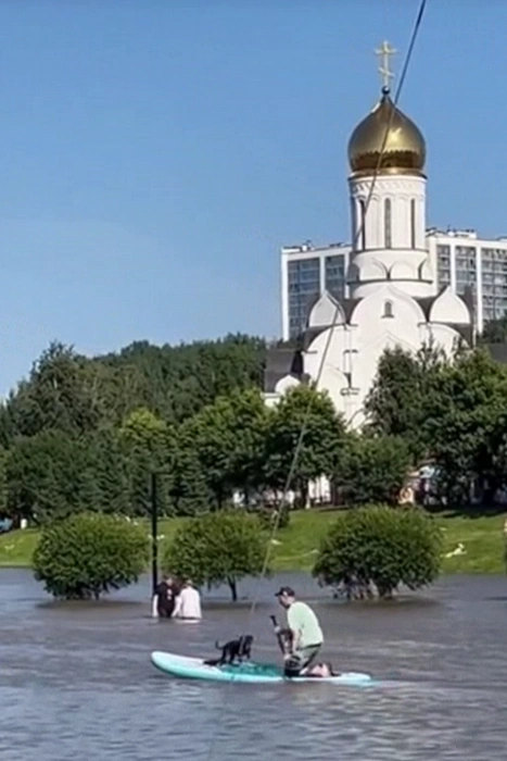 «И давно там аквапарк открыли?» Оккервиль в Кудрово затопило, а жители рады | Источник: Жизнь в Кудрово / ВКонтакте
