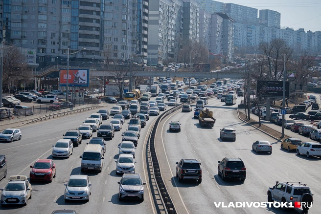 Первомайская пробка-демонстрация | Источник: Елена Буйвол / VLADIVOSTOK1.RU