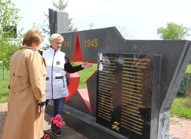 В преддверии Дня Победы Сорокина посетила мемориалы города | ya62.ru