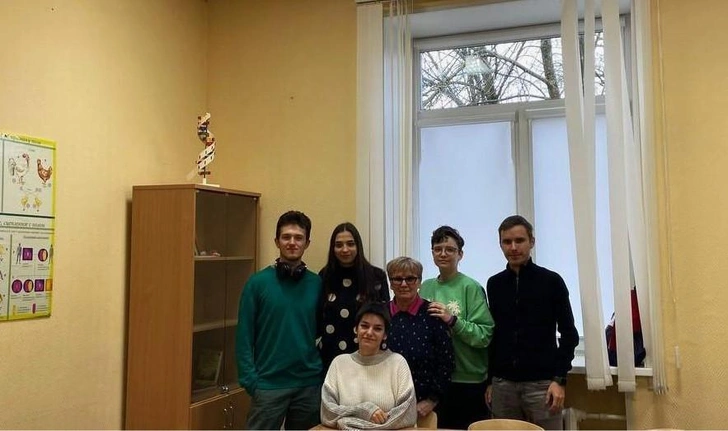 Учащиеся и преподаватели Межрегионального центра реабилитации лиц с проблемами слуха на занятии по специальности Адаптивная физическая культура | Источник: Валерия Шимаковская