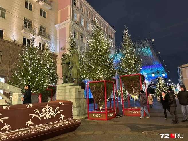 Это ненастоящие корни и земля. Зато как эффектно выглядят! | Источник: 72.RU