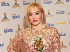 Татьяна Буланова после предательства танцоров зажигает с другими: с певицей работают молоденькие блондинки