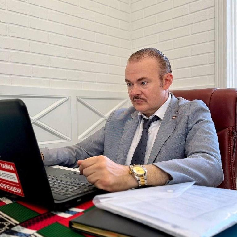 <p>Роман Петров</p>