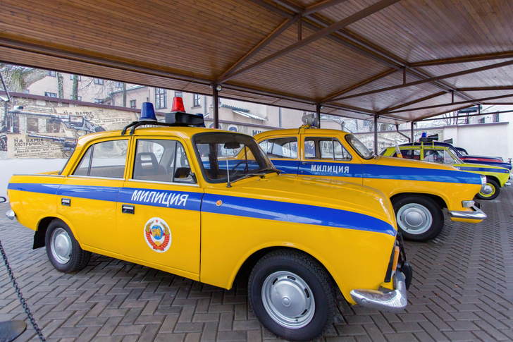 Почему машины милиции в СССР красили в желтый цвет?