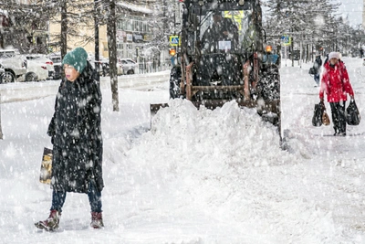 В Магадане и семи округах области прогнозируют метель и сильный снег