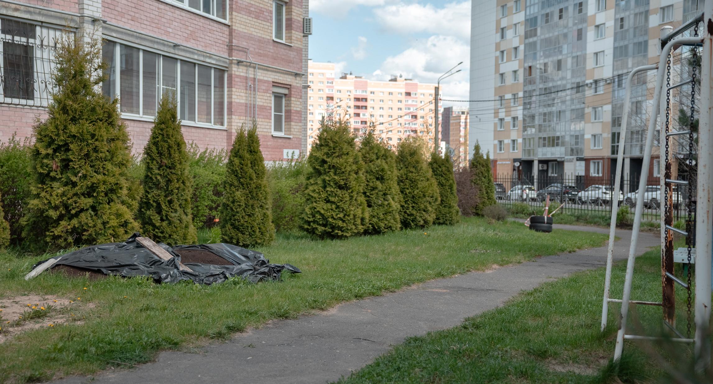 Скамейки, которая была в сцене с диалогом героев, больше нет | Источник: Александр Куренной / 76.RU