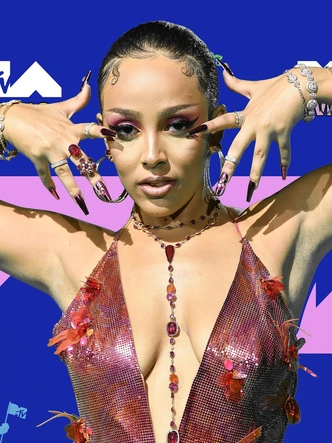 MTV Video Music Awards 2020: лучшие и худшие наряды звезд на красной дорожке