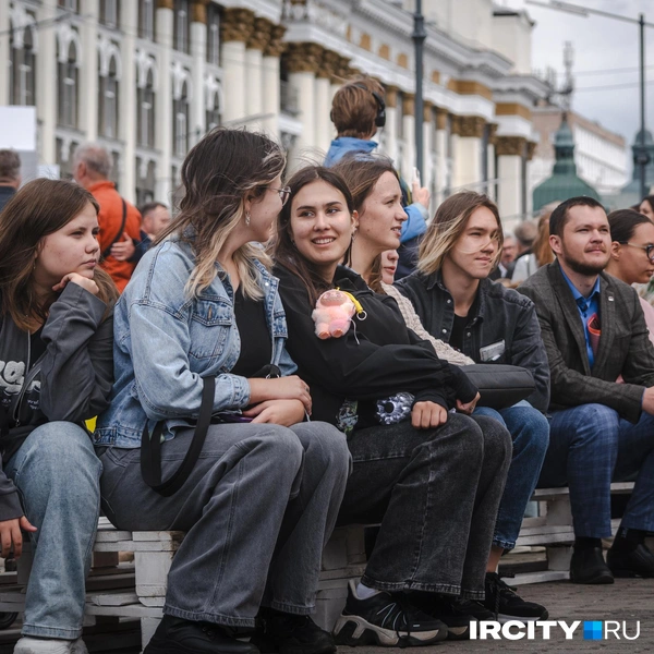На главной сцене, которая расположилась возле драматического театра, выступали артисты Иркутского филармонического русского оркестра | Источник: Арсений Чекмарев / «ИрСити»