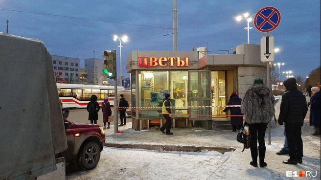 Утром 13 декабря 2019 года киоск огородили лентой, а затем снесли | Источник: Яков Глинский