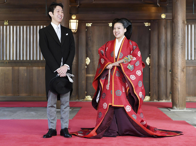 Японская принцесса, отказавшаяся от престола, ждет первенца