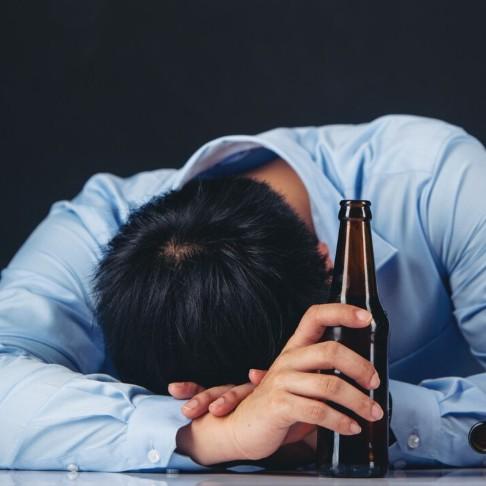 В Сочи арестовали 30-летнюю Олесю и ее бабушку — они продавали смертельную чачу, погубившую несколько семей