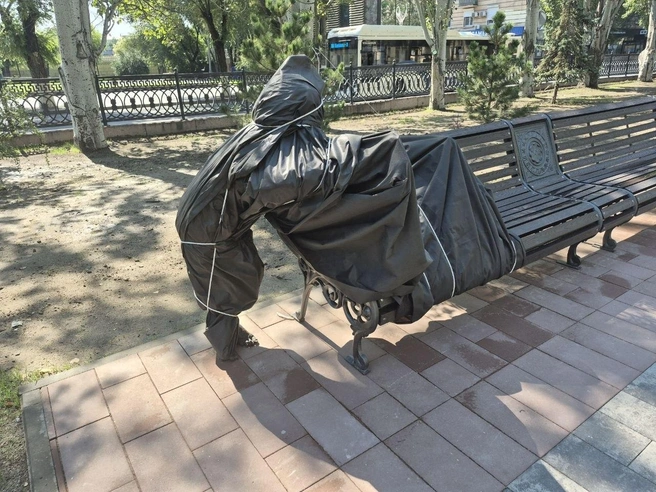 Показав на эту статую, Григорий Аванесов сказал, что это Гекльберри Финн | Источник: Ирина Яковлева / V1.RU
