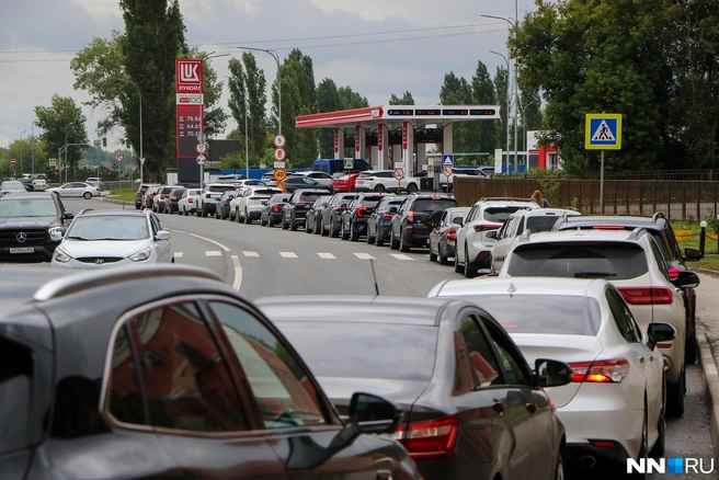 Очередь на АЗС в Нижнем Новгороде, 17 августа | Источник: Наталья Бурухина / NN.RU