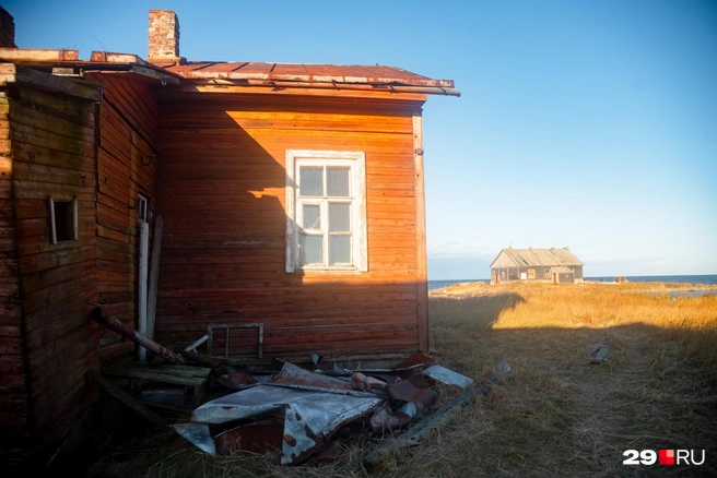 Ночью маяки предупреждают об опасности, но и днем их вид и цвет используют как ориентир | Источник: Иван Митюшев