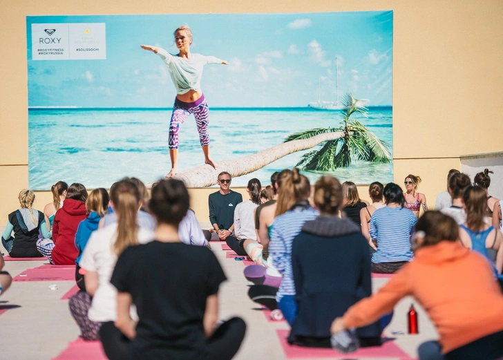 Все бежим на Roxy Yoga: солнце, река и плоский животик