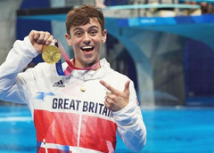 Свитер чемпиона: британский прыгун в воду вяжет крючком и завоевывает сердца (фото)