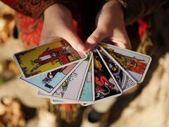 Таро-прогноз на ноябрь 2025 года для всех знаков зодиака: как превратить последний месяц осени в период изобилия