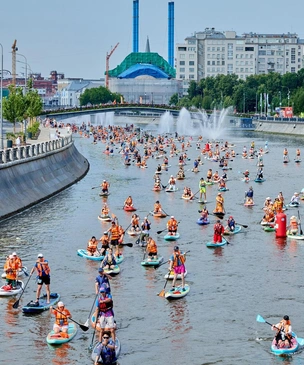 Русалки на реке и Нептуны на досках: в Москве прошел фестиваль «Вот сап, Москва! 2025»