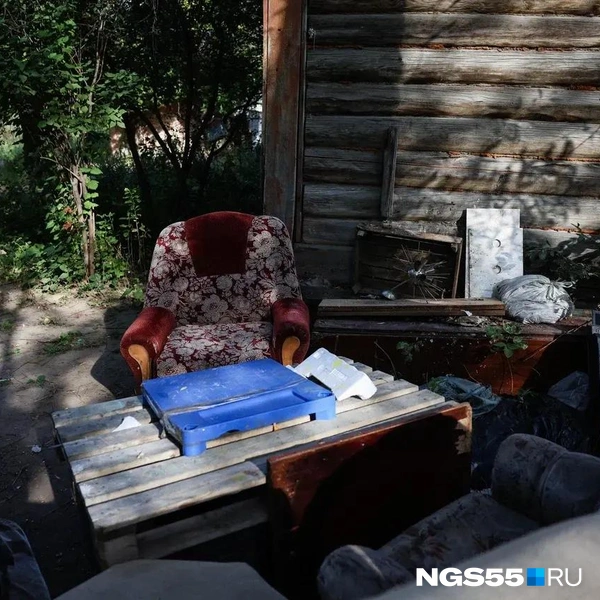 Местные устроили свалку прямо во дворе | Источник: Евгений Софийчук / NGS55.RU