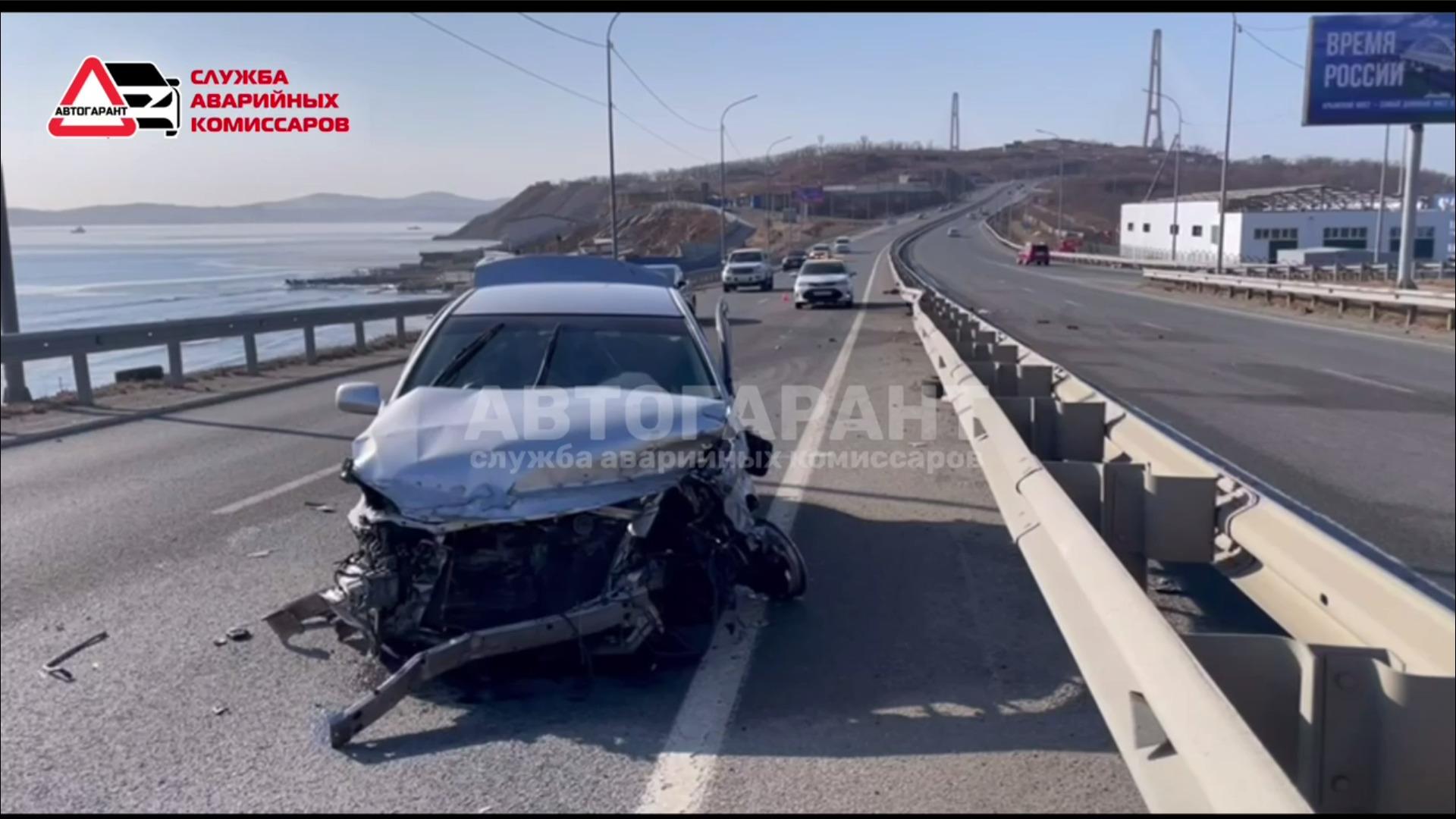 В ДТП на трассе во Владивостоке серьезно пострадал водитель Toyota Corolla  Axio - 17 января 2024 - ВЛАДИВОСТОК1.ру