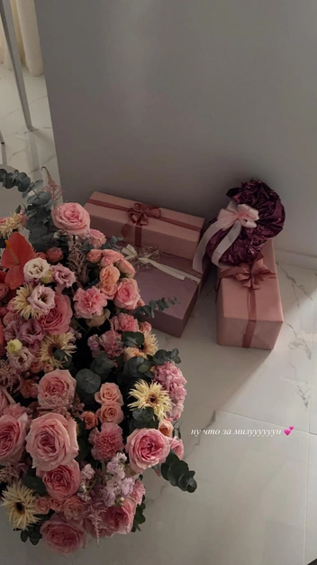 Niletto порадовал любимую цветами | Источник: zolotoooooooooooooooooo / Instagram.com*