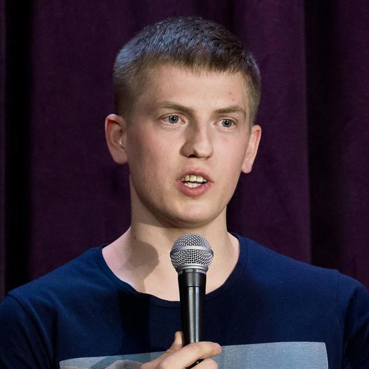 Алексей Щербаков прилетел в Казахстан вслед за Нурланом Сабуровым, которого депортировали из России на 50 лет — видео