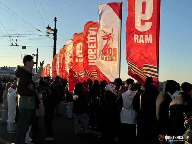 «Невский проспект» открыт, но закрыт вход в вестибюль 2 | Источник: Анастасия Барашкова / «Фонтанка.ру»
