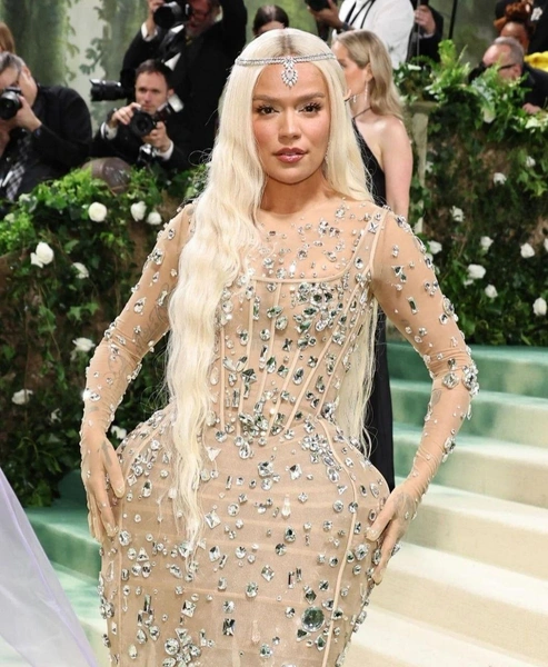 Зендая, Дуа Липа, и другие: 15 самых красивых звездных выходов на Met Gala