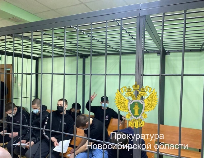Обвиняемые пришли на заседание в медицинских масках | Источник: «Прокуратура Новосибирской области» / Telegram
