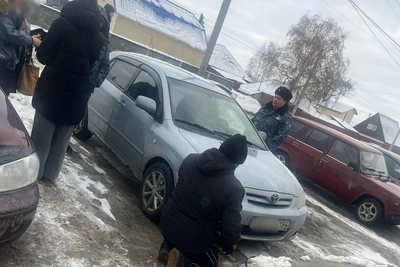 Автомобиль должницы арестовали после судебного заседания