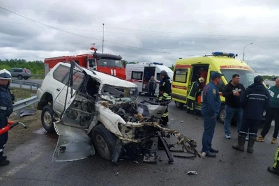 Три человека пострадали в ДТП с внедорожником и фурой