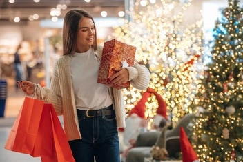 Магия праздника и деньги: 5 советов психолога, как избежать лишних трат в декабре