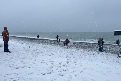 Сочи ждут три волны арктического холода и снег на 8 марта