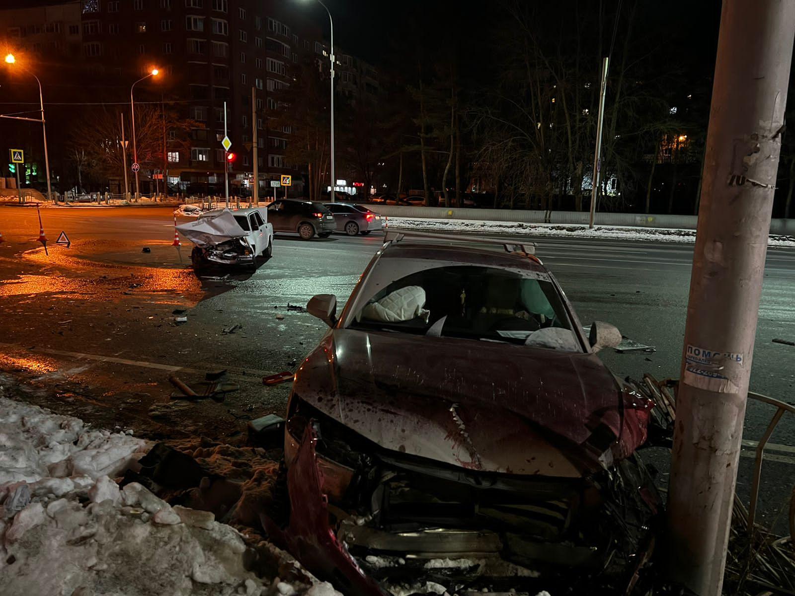 В Тюмени столкнулись Audi и Жигули, авария на Московском тракте, ДТП в  Тюмени, — 3 марта 2022 года - 3 марта 2022 - 72.ру