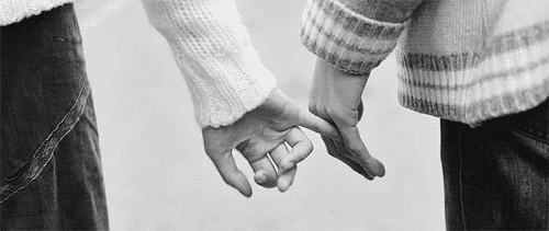 Hold my hand: как понять, что он к тебе чувствует по тому, как вы держитесь за руки