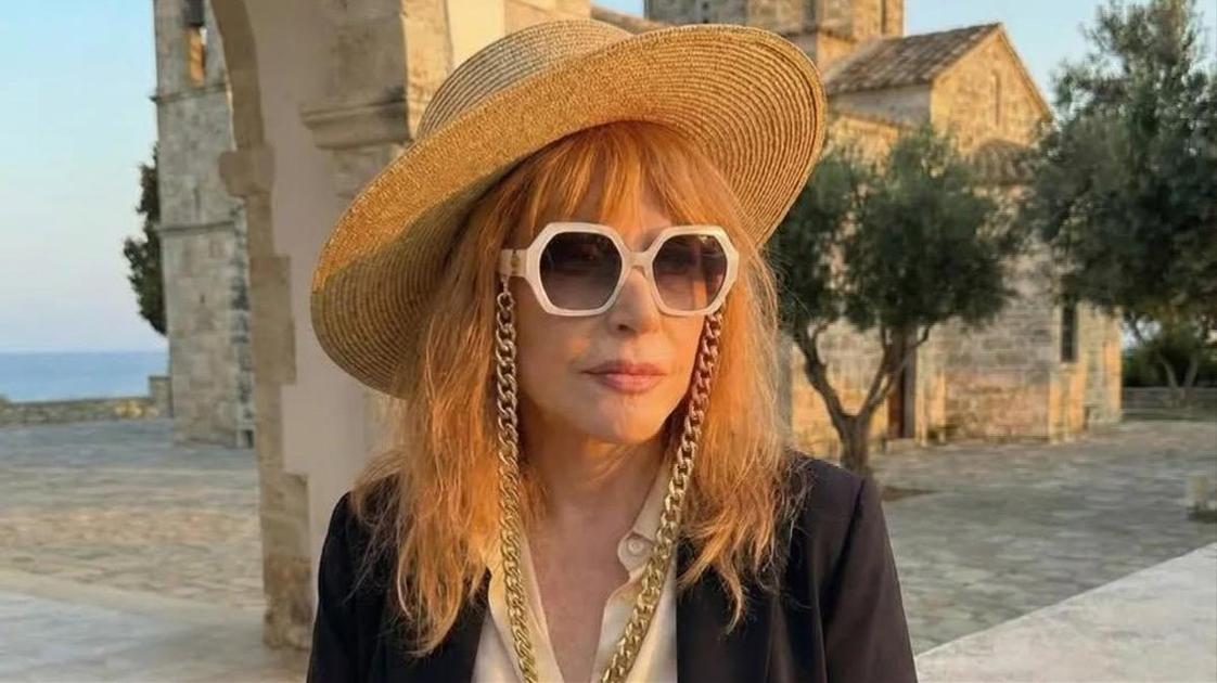 Почему Алла Пугачева больше не выходит из дома без трости