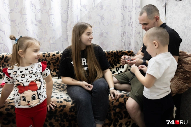 Родители стараются по возможности всё делать вместе | Источник: Наталья Лапцевич